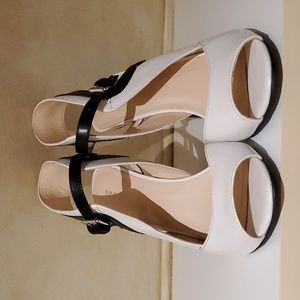 Nine West black and white shoes